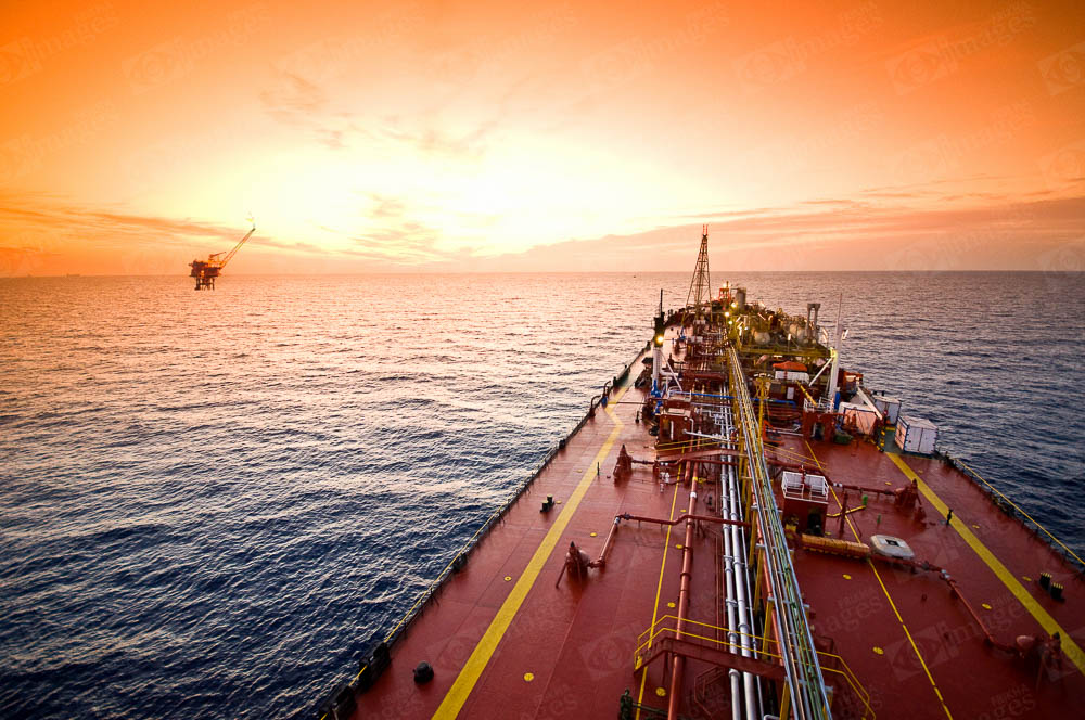 Photographe des stations pétrolières : Samy Frikha