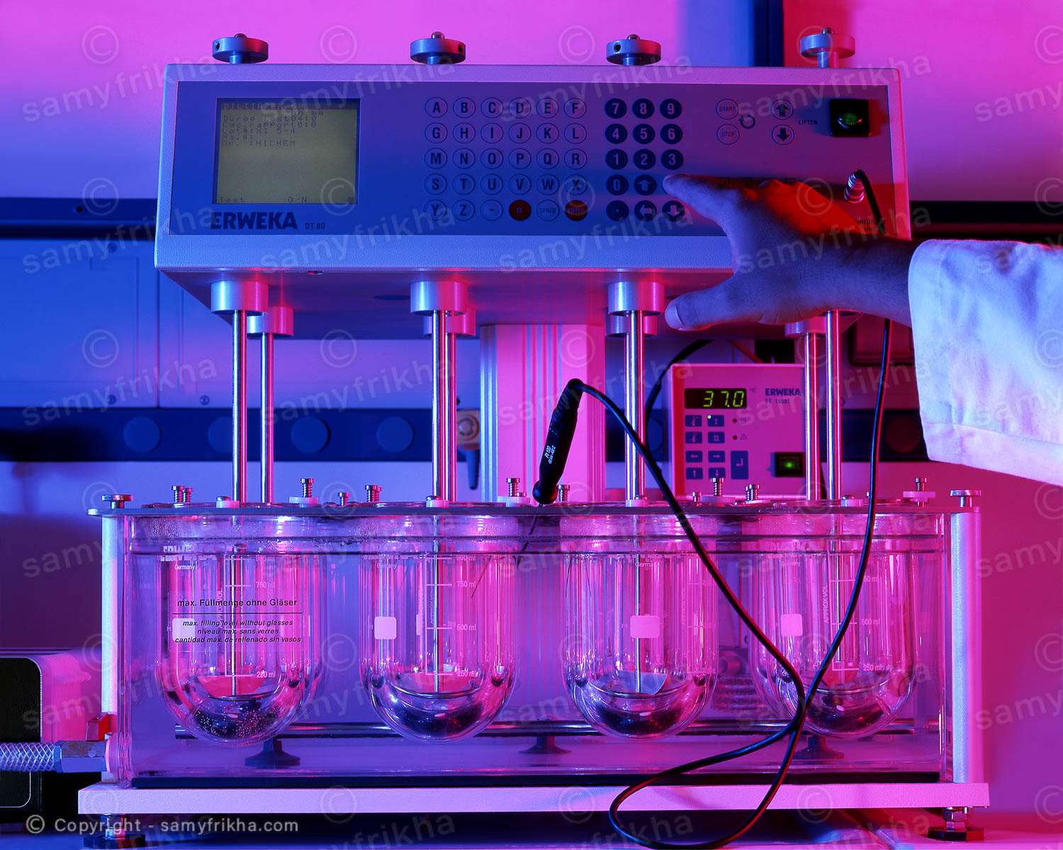 Photographe spécialisé dans la photographie des laboratoires de médicaments en Tunisie.